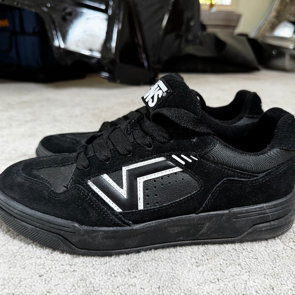 Vans Upland Sneaker - Men's 9.5M Black - Picture 1 of 5